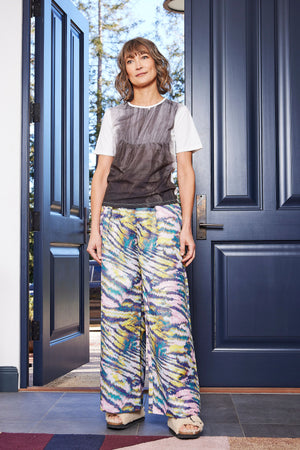 
            
                Load image into Gallery viewer, Tulle Print S/S Tee
            
        